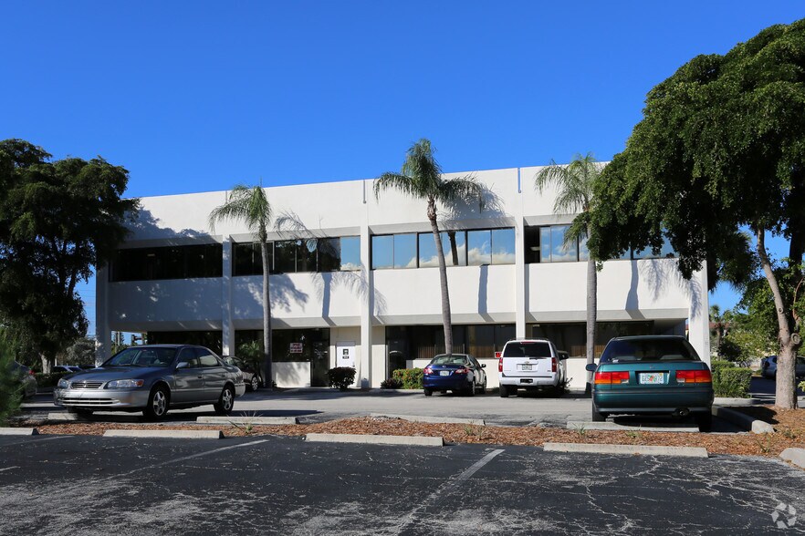 More Photos Of 7601 N Federal Hwy, Boca Raton Office For Lease