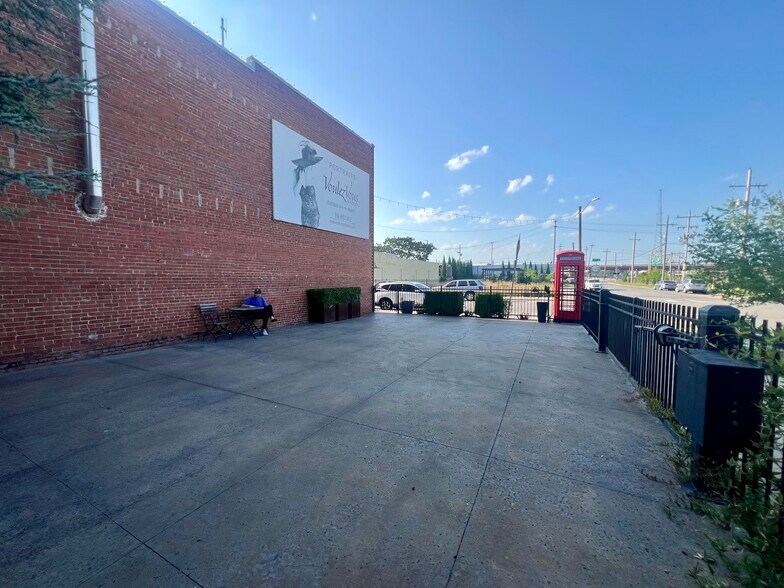 More Photos Of 820 E 3rd St, Tulsa Storefront Retail Office For Lease