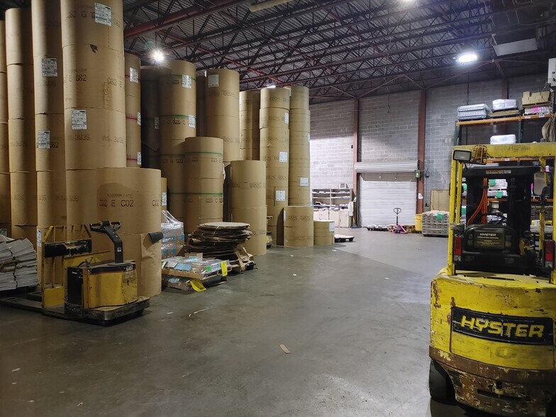 More Photos Of 2700 SW 13th St, Gainesville Office For Lease