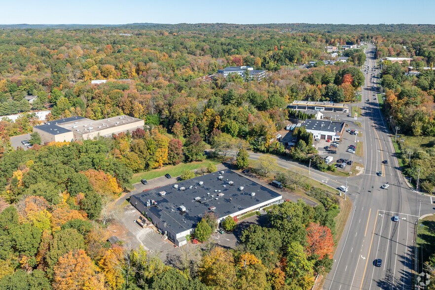 More Photos Of 1 Trefoil Dr, Trumbull Showroom For Lease