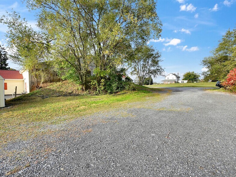 More Photos Of 1105 W Main St, Mount Joy General Retail For Sale