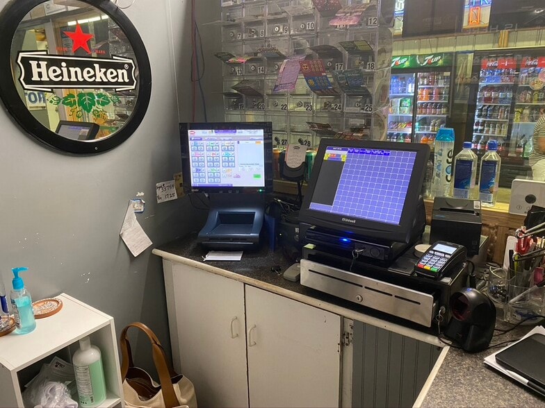 More Photos Of 1265 S Dorset Rd, Troy Freestanding For Sale