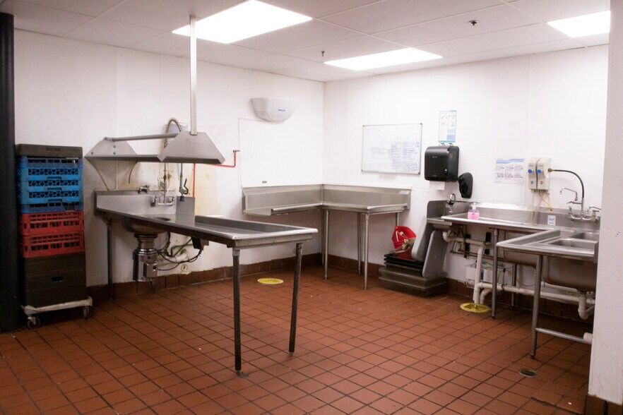 More Photos Of 51 N Saginaw St, Pontiac Storefront Retail Office For Sale