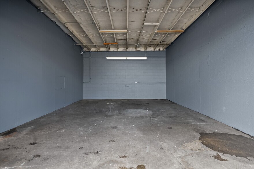 More Photos Of 9533 Atlantic Blvd, South Gate Auto Repair For Sale