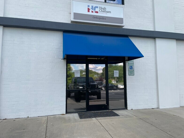 More Photos Of 1908 Caudle Dr, Mount Airy Medical For Lease