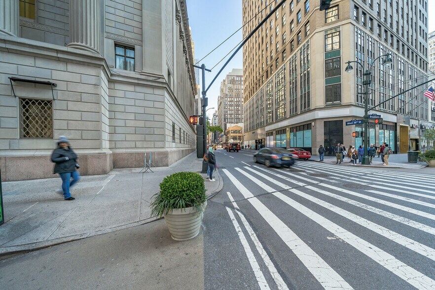 More Photos Of 1350 Broadway, New York Office For Lease