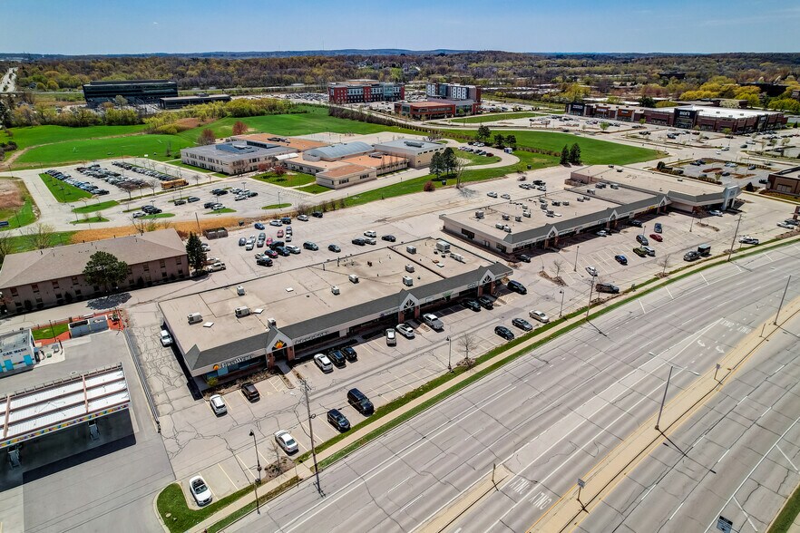 More Photos Of 17445 W Bluemound Rd, Brookfield Unknown For Lease