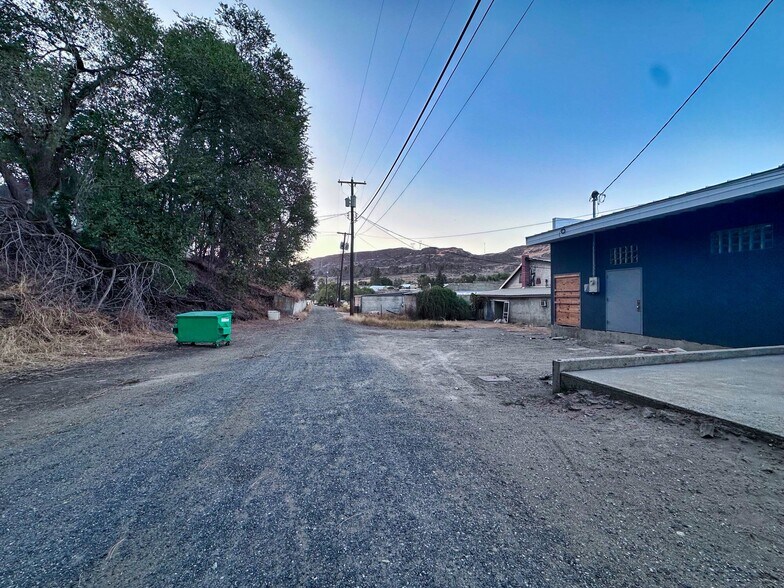 More Photos Of 217 Main St, Grand Coulee Flex For Sale