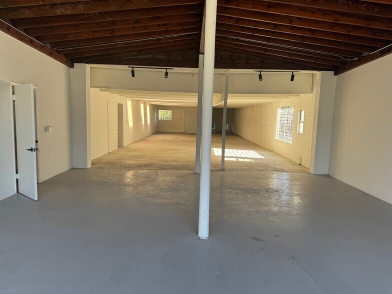 More Photos Of 124 N Catalina Ave, Redondo Beach General Retail For Sale