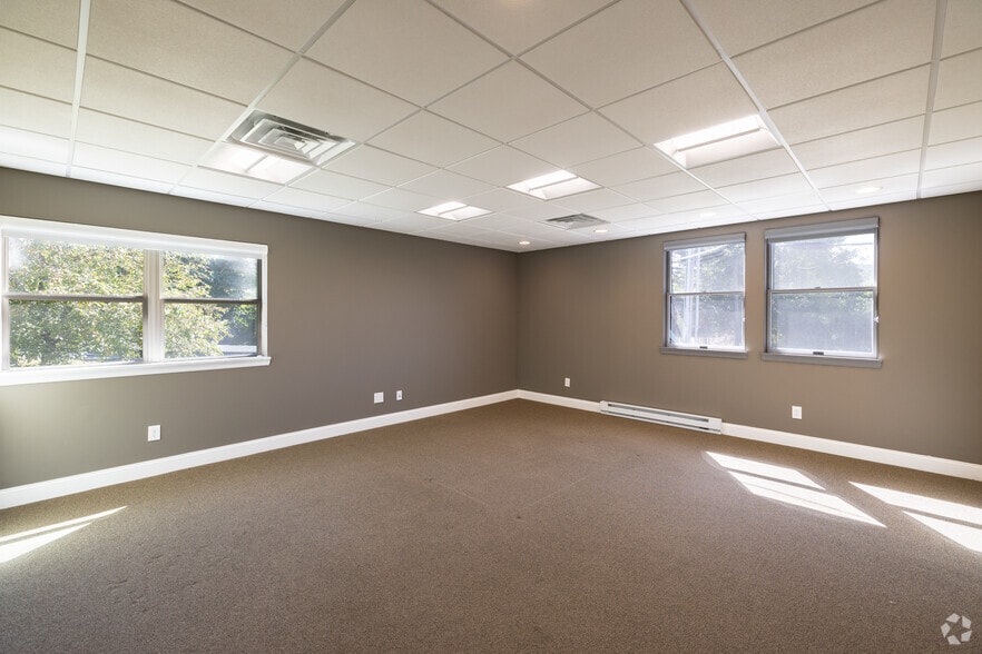 More Photos Of 100 Quarry Rd, Hamburg Medical For Lease