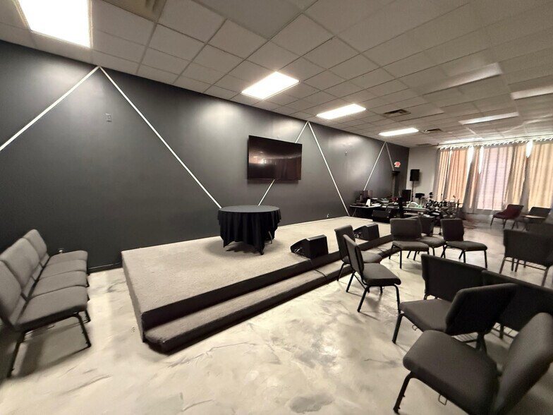 More Photos Of 4635 Northfield Rd, Cleveland Freestanding For Sale