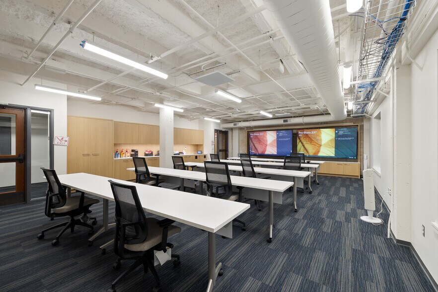 More Photos Of 202 S 1st St, Harlingen Loft Creative Space For Lease