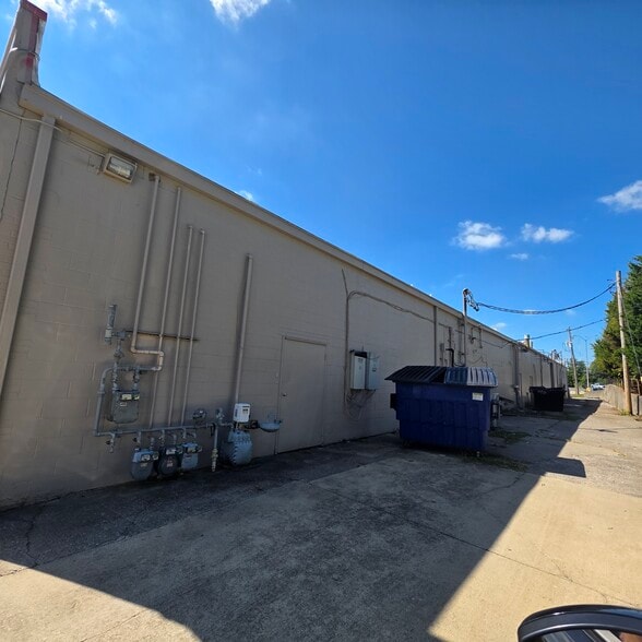 More Photos Of 3300 Broadway St, Mount Vernon Service Station For Lease