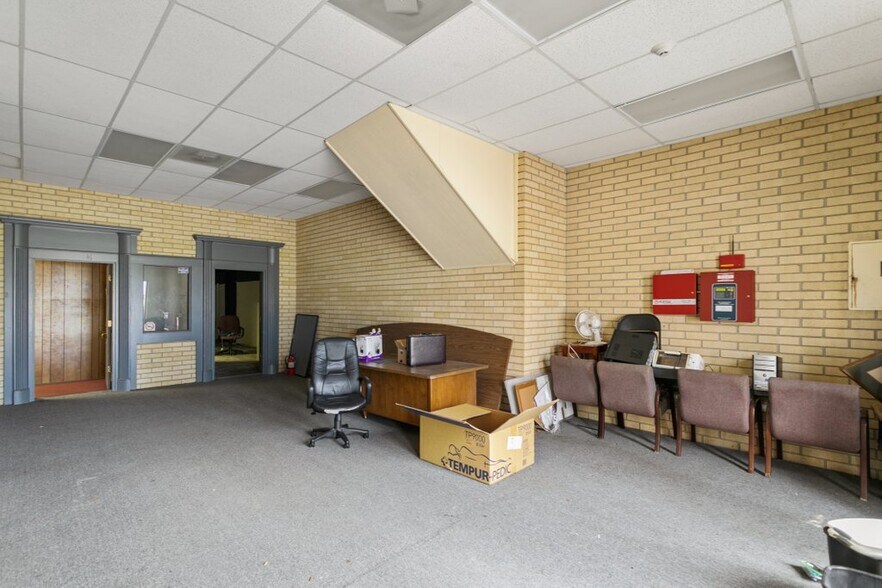 More Photos Of 327-345 E Bay St, Jacksonville Storefront Retail Office For Lease