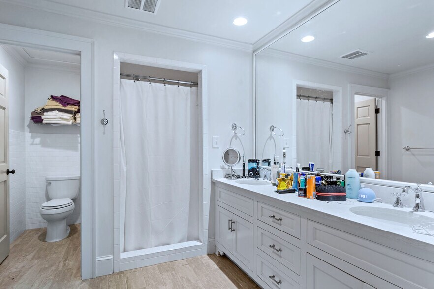 More Photos Of 2334 Lake Park Dr, Albany Office Residential For Sale