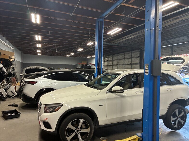 More Photos Of 12677 San Fernando Rd, Sylmar Auto Repair For Lease