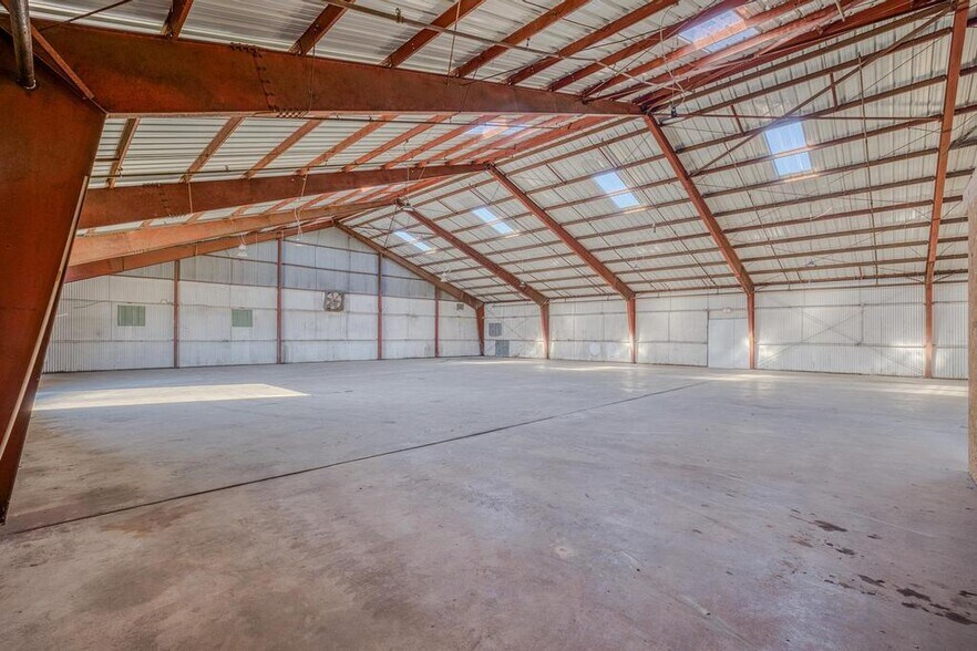 More Photos Of 451 S Old Corry Field Rd, Pensacola Warehouse For Lease