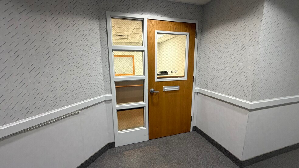 More Photos Of 2925 William Penn Hwy, Easton Office For Lease