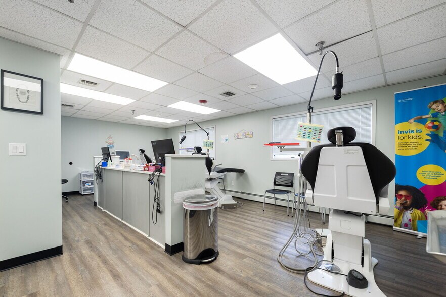 More Photos Of 500 New Hempstead Rd, New City Medical For Sale