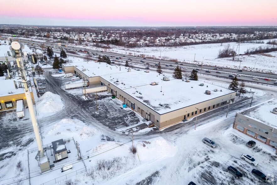More Photos Of 1875-1905 Boul Lionel-Bertrand, Boisbriand Light Manufacturing For Lease