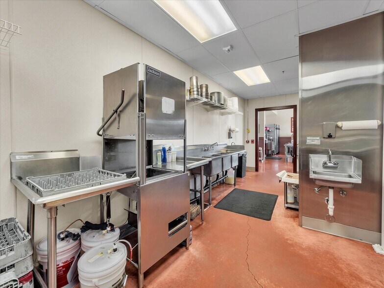 More Photos Of 1421 Pioneer Hwy, Stanwood Restaurant For Sale