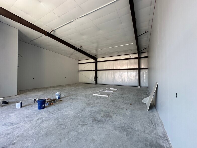 More Photos Of 13807 Bulverde Rd, San Antonio Flex For Lease