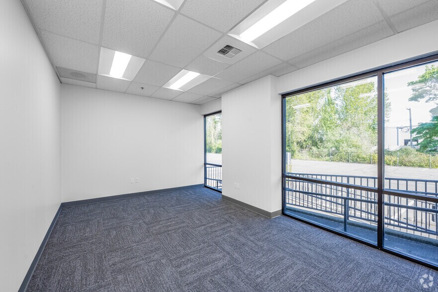 More Photos Of 8226 S 208th St, Kent Unknown For Lease
