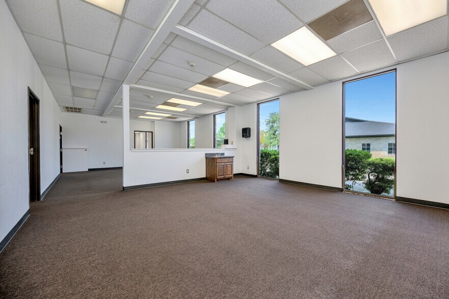 More Photos Of 132 El Chico Trl, Willow Park Medical For Sale