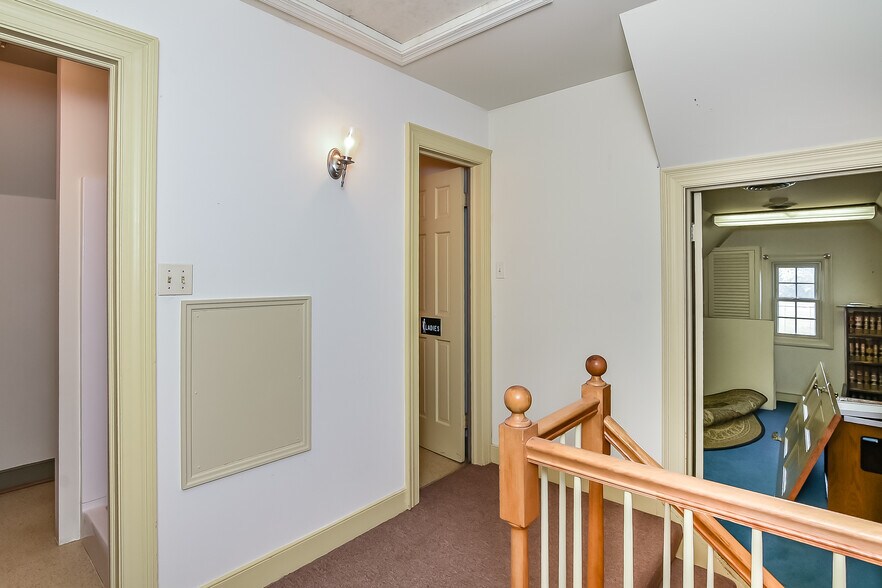 More Photos Of 1900 E Parham Rd, Henrico Office For Sale