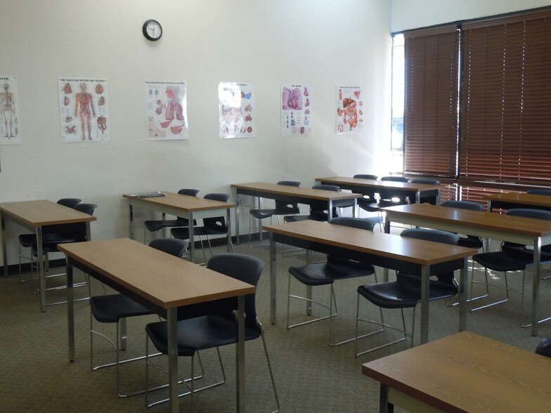 More Photos Of 7100-7122 S I 35 Service Rd, Oklahoma City Storefront For Lease