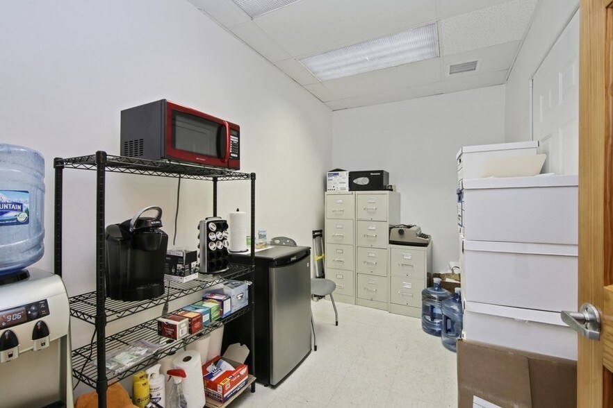 More Photos Of 1132 Waukegan Rd, Glenview Medical For Sale