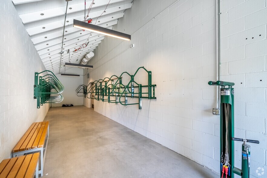 More Photos Of 15325 SE 30th Pl, Bellevue Unknown For Lease