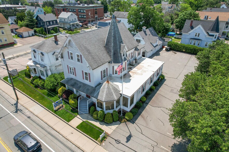 More Photos Of 684 Park Ave, Cranston Storefront Retail Residential For Lease