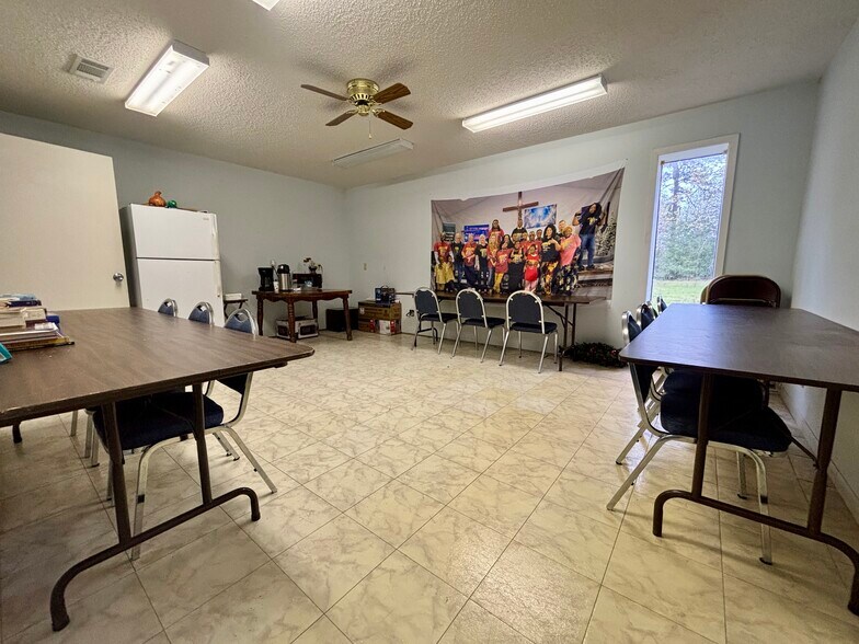 More Photos Of 5097 FM 1374 Rd, Huntsville Specialty For Sale