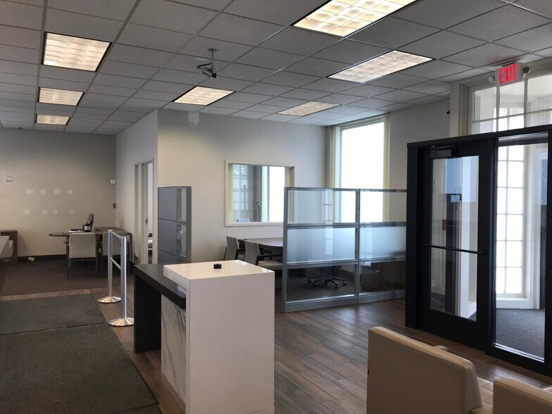 More Photos Of 23700 Goddard Rd, Taylor Bank For Lease