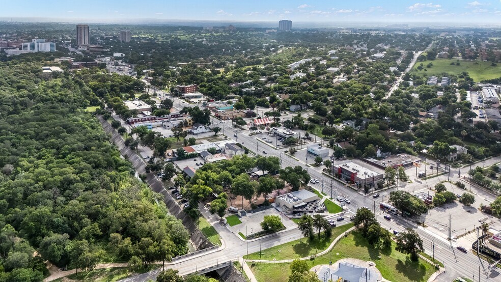 More Photos Of 3015 Broadway St, San Antonio Land For Sale