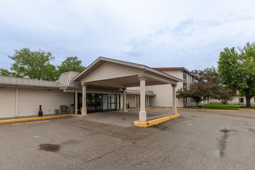 More Photos Of 435 16th Ave NW, Rochester Hotel For Sale