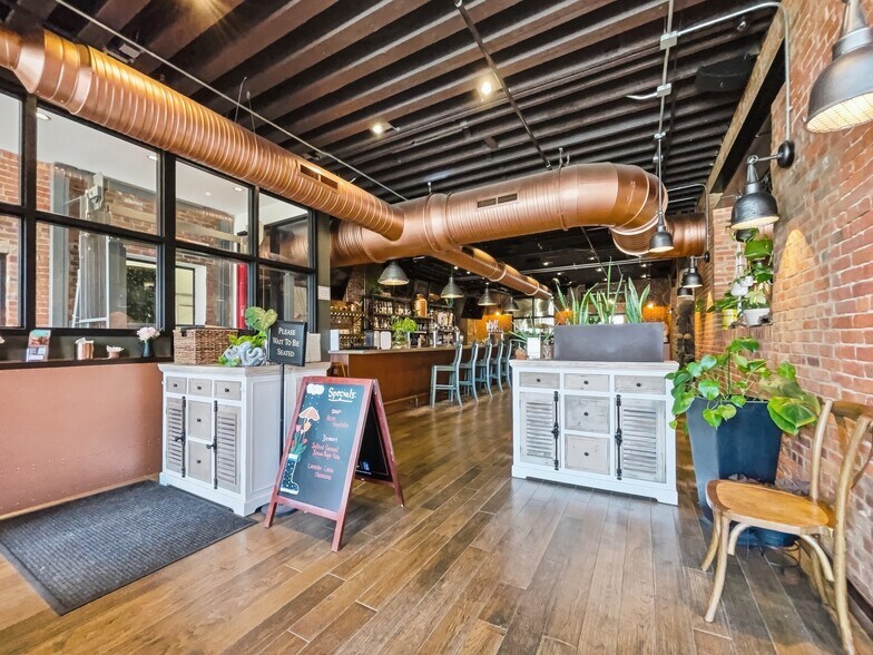 More Photos Of 1430 W Franklin St, Evansville General Retail For Sale