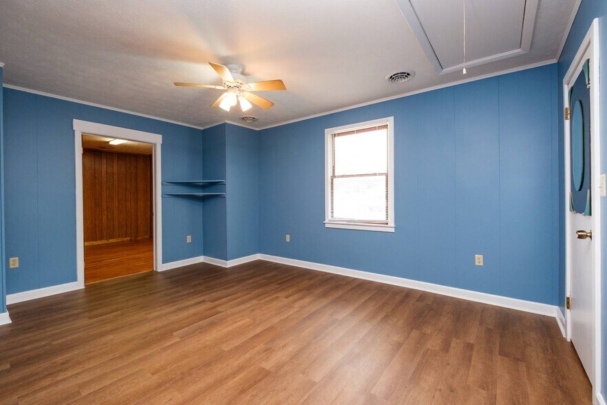 More Photos Of 9604 S Congress St, New Market Office For Sale