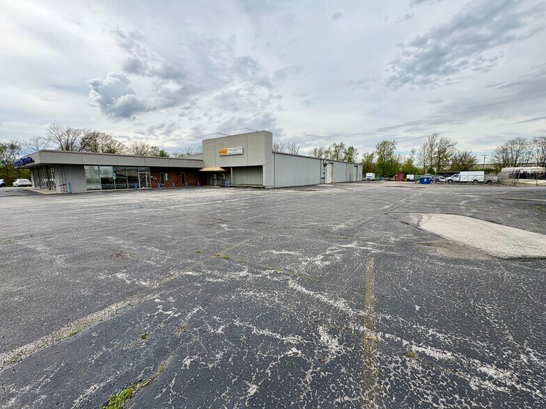 More Photos Of 2525 W Market St, Tiffin Freestanding For Lease