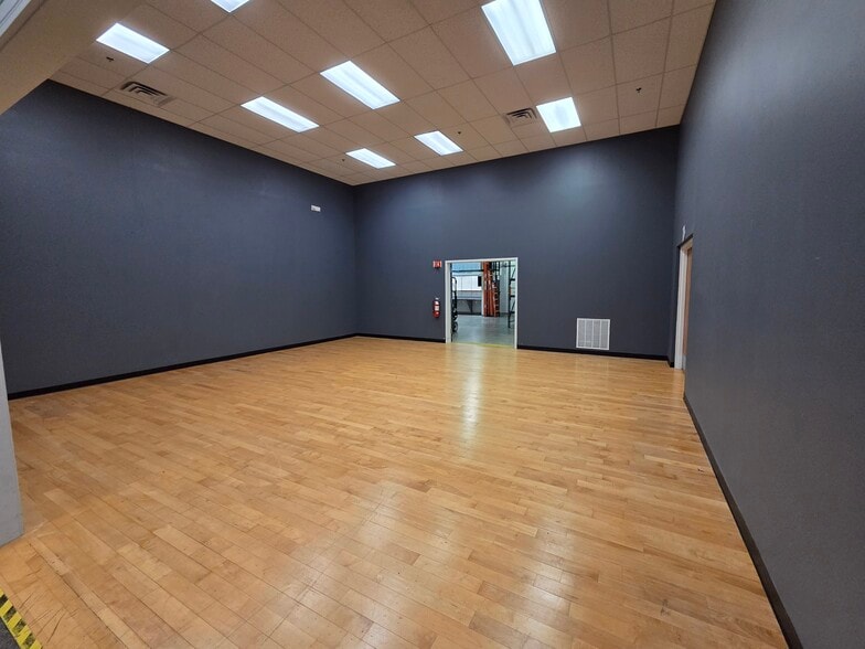 More Photos Of 2622 Scottsville Rd, Bowling Green General Retail For Sale