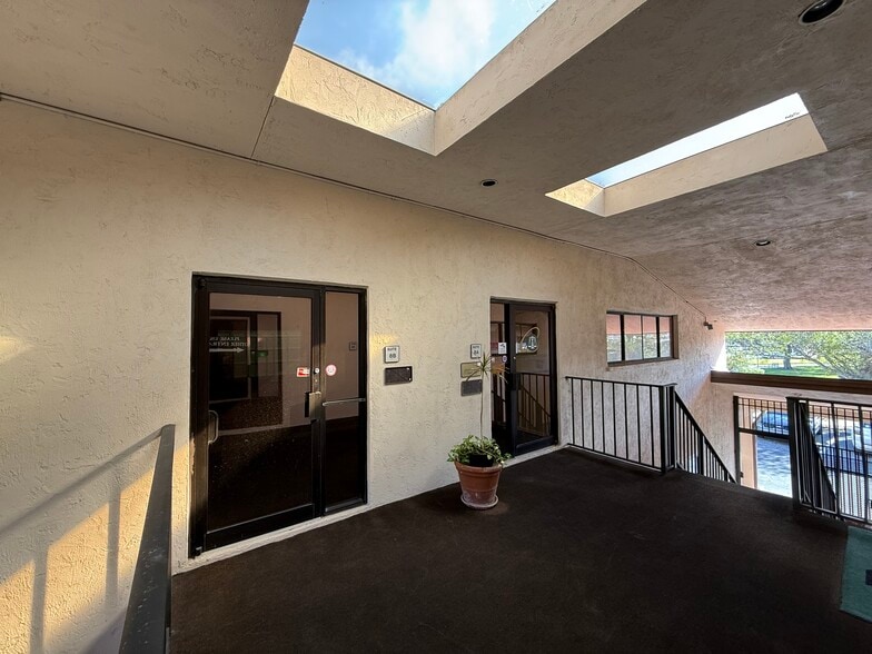 More Photos Of 5550 26th St, Bradenton Medical For Sale