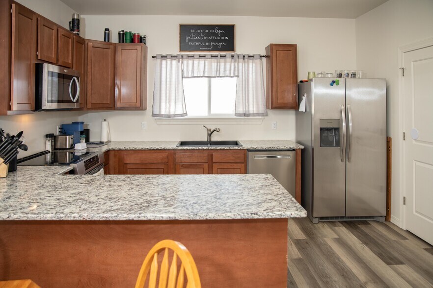 More Photos Of 708-724 Cedar Creek Ave, Montrose Apartments For Sale