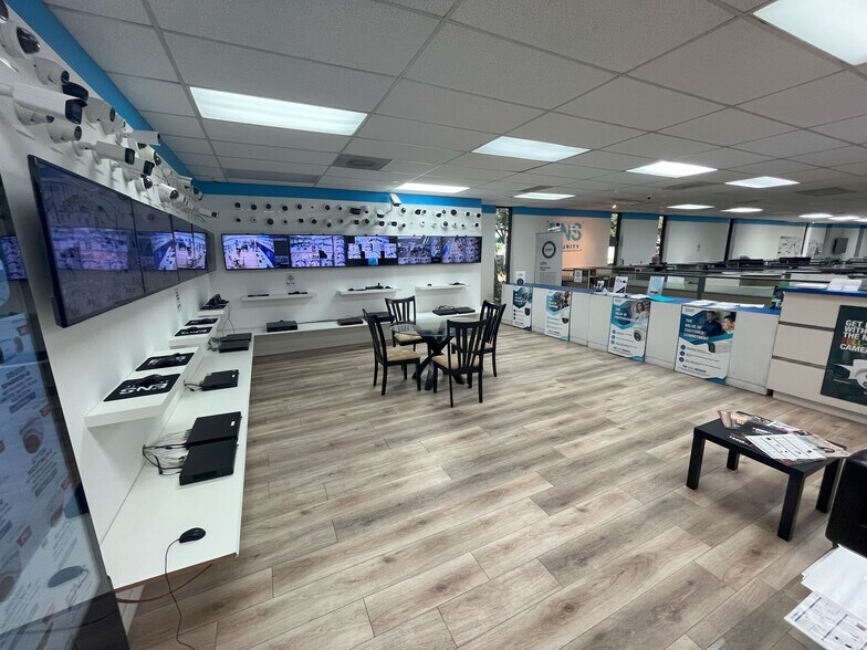 More Photos Of 1720 Townhurst Dr, Houston Warehouse For Sale