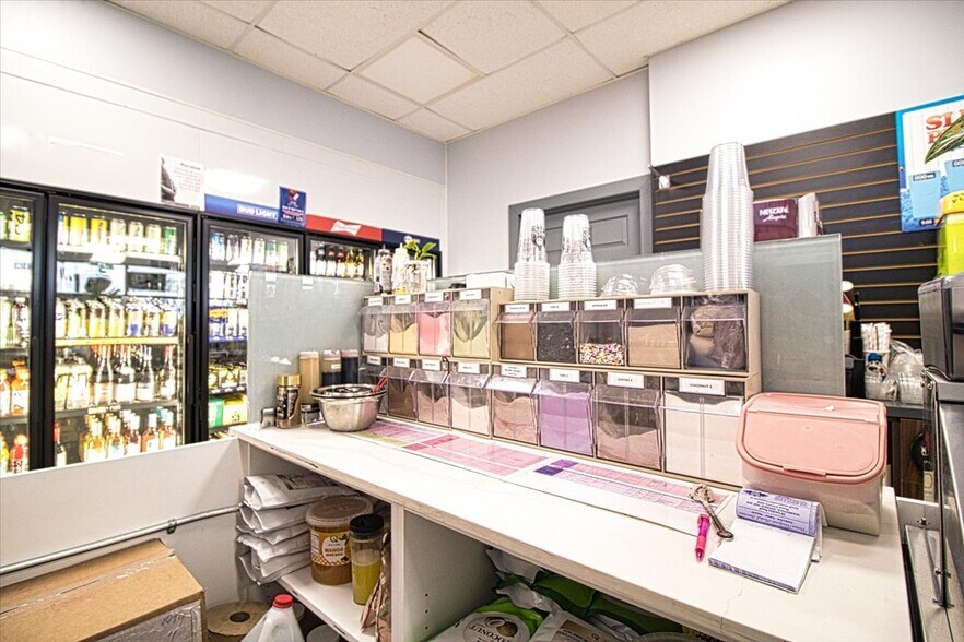 More Photos Of 410 Queen St, Chatham Service Station For Sale