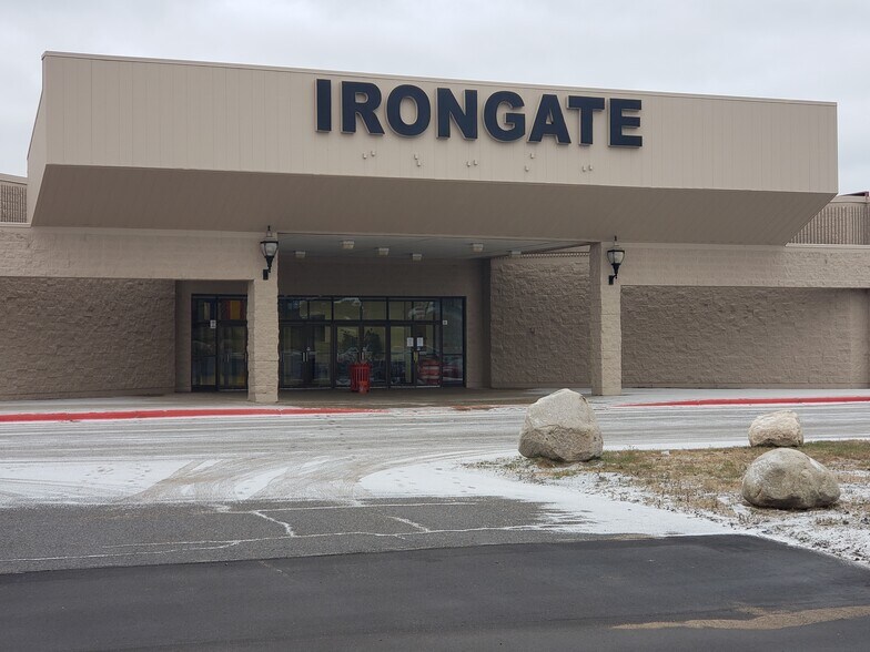 More Photos Of 990 W 41st St, Hibbing Unknown For Lease