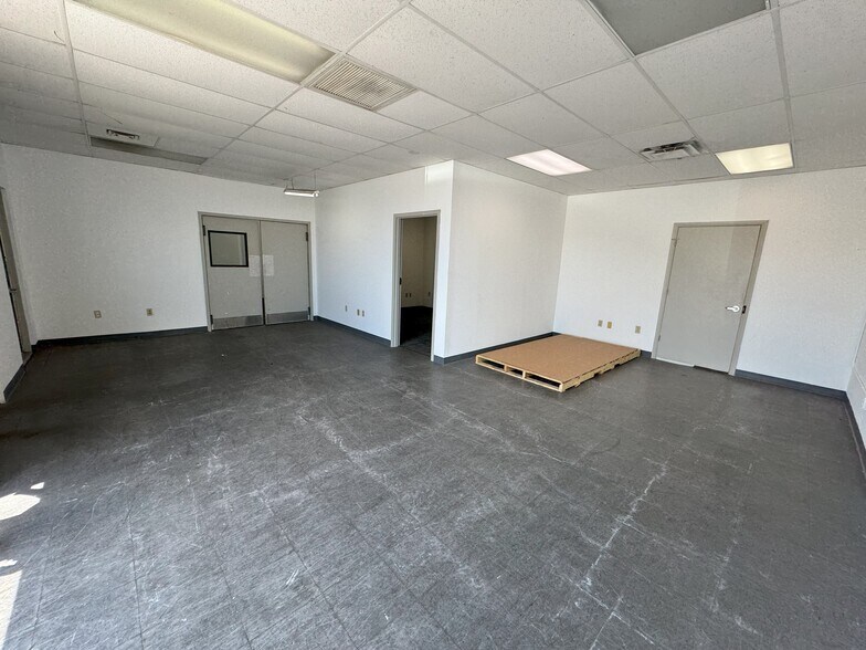 More Photos Of 6050 Jet Port Industrial Blvd, Tampa Warehouse For Lease