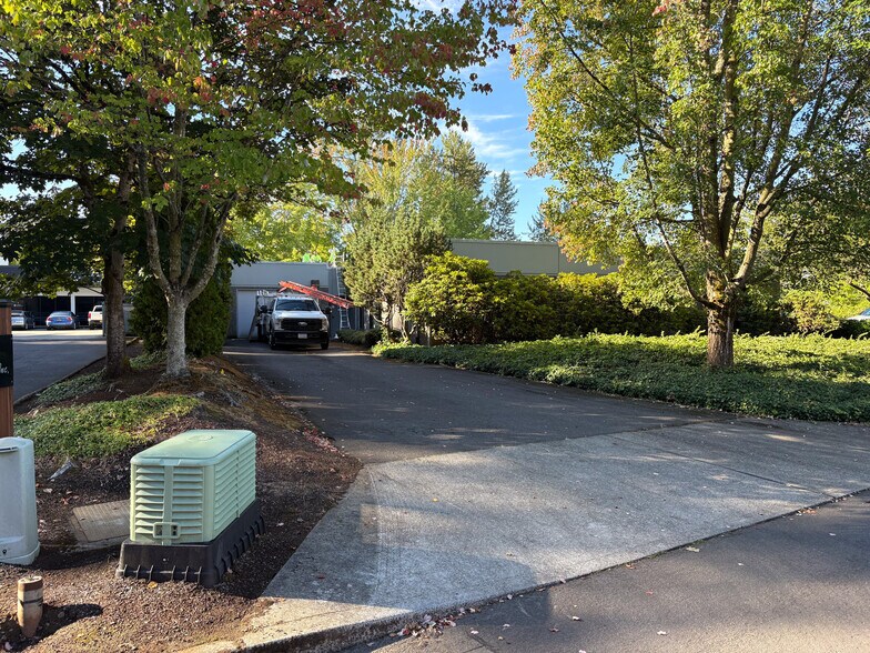 More Photos Of 8600 SW Saint Helens Dr, Wilsonville Office For Sale