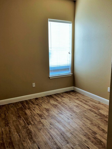 More Photos Of 1920 Corporate Dr, San Marcos Office For Sale