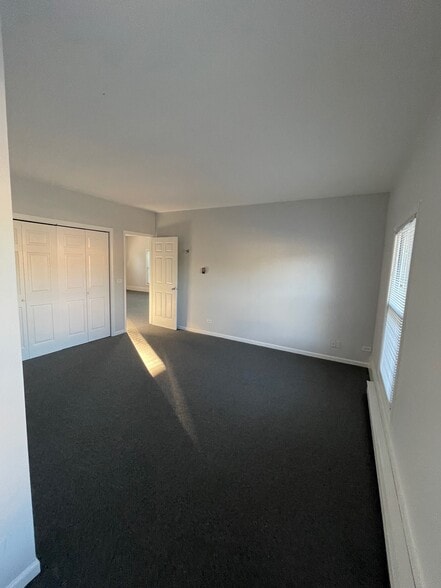 More Photos Of 215 N Waukegan Rd, Lake Bluff Convenience Store For Sale